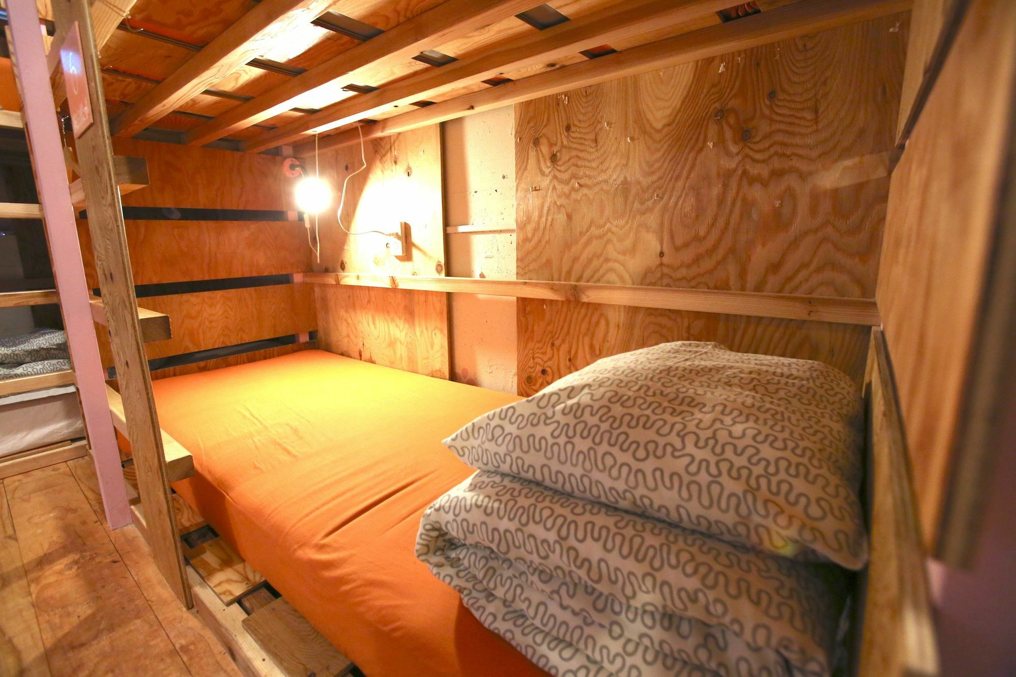 Yadoya Guest House Orange Tokyo Exterior photo