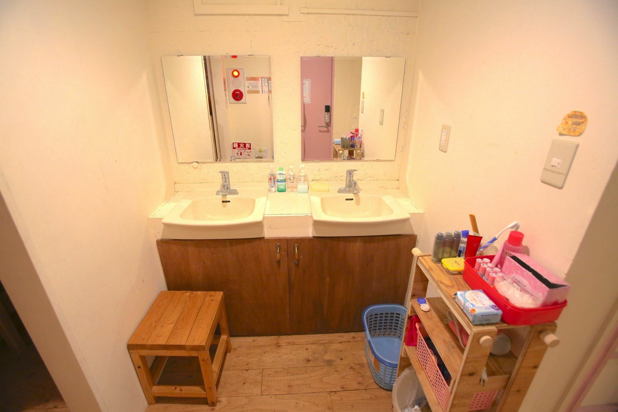 Yadoya Guest House Orange Tokyo Exterior photo